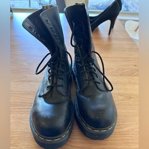 Dr. Martens steel toe 10 eye